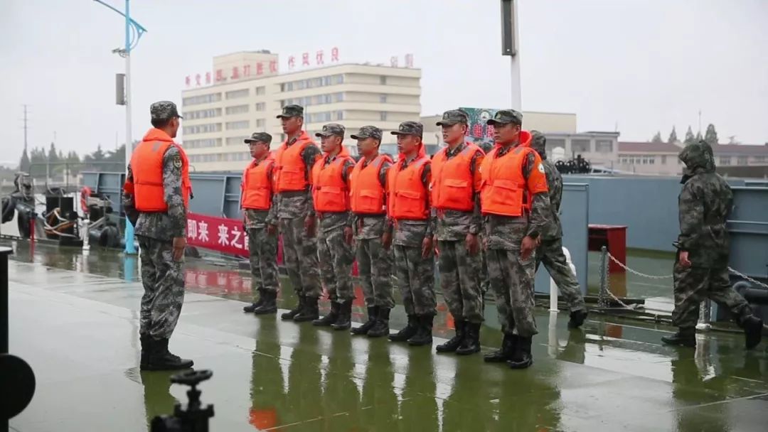 陆军组织边海防船艇部队比武竞赛
