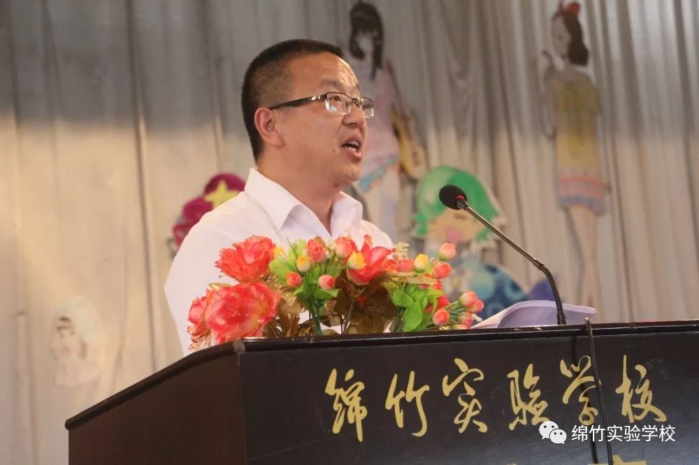 校长致辞在走向龙门的过程中,我们不断的回忆起艺术节,英语周,文学节