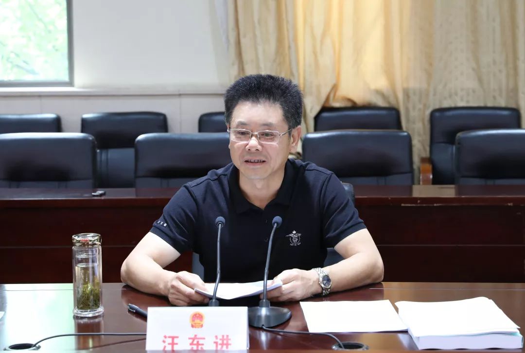 市人大常委会主任汪东进,副主任周遐光,秘书长夏秀川出席.