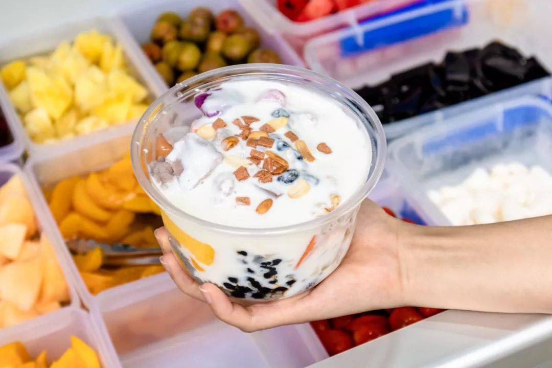 99蚊斤40种配料论斤称的自助酸奶捞我直接当饭食