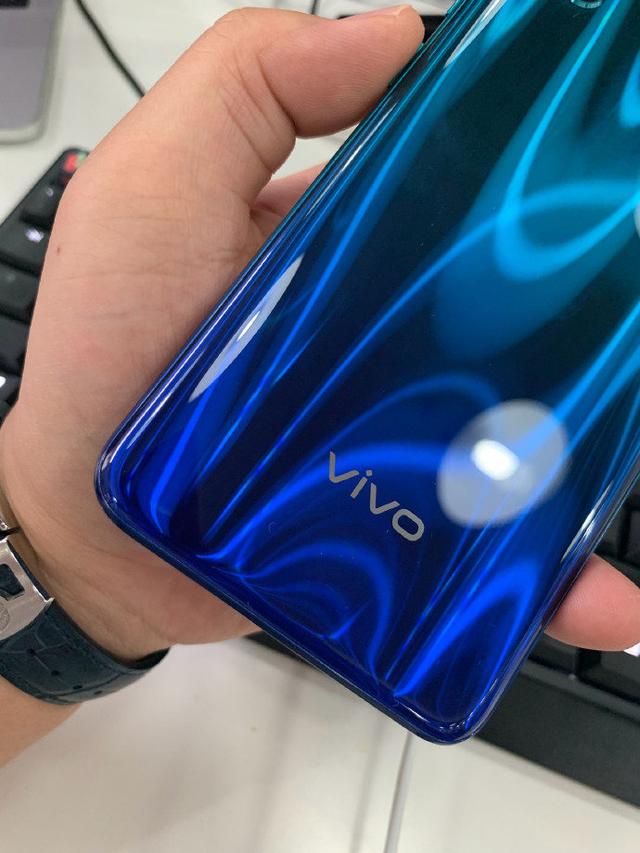 vivo z5x极光色真机图赏