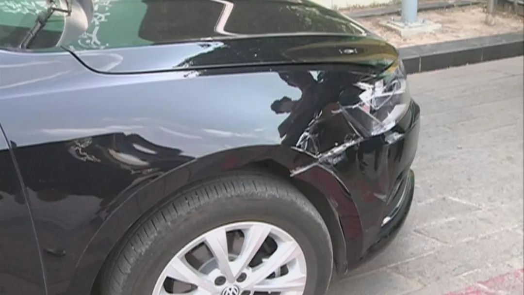 先撞人再撞车黑车暴力抗法逃逸监控记录全过程最后