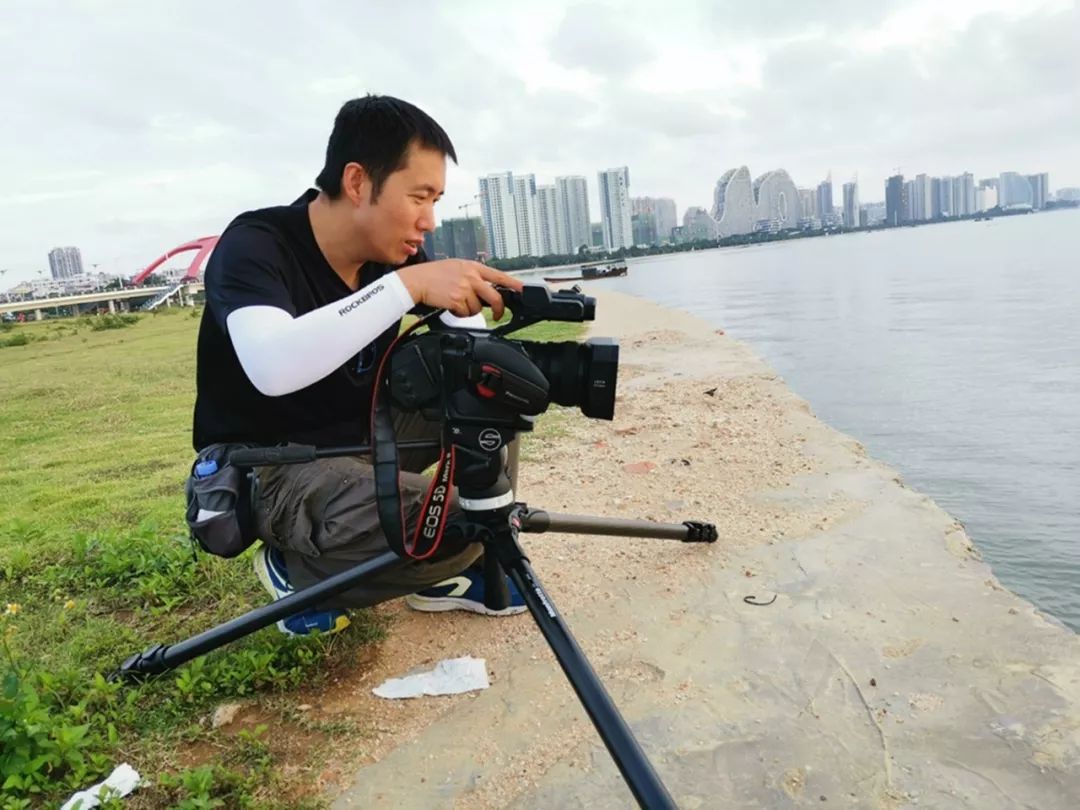 近日,中央电视台cctv4《走遍中国》栏目导演林寒青,主持人薛锦辉等