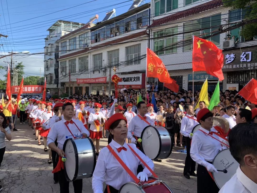 新洲一中二中三中四中万人送考