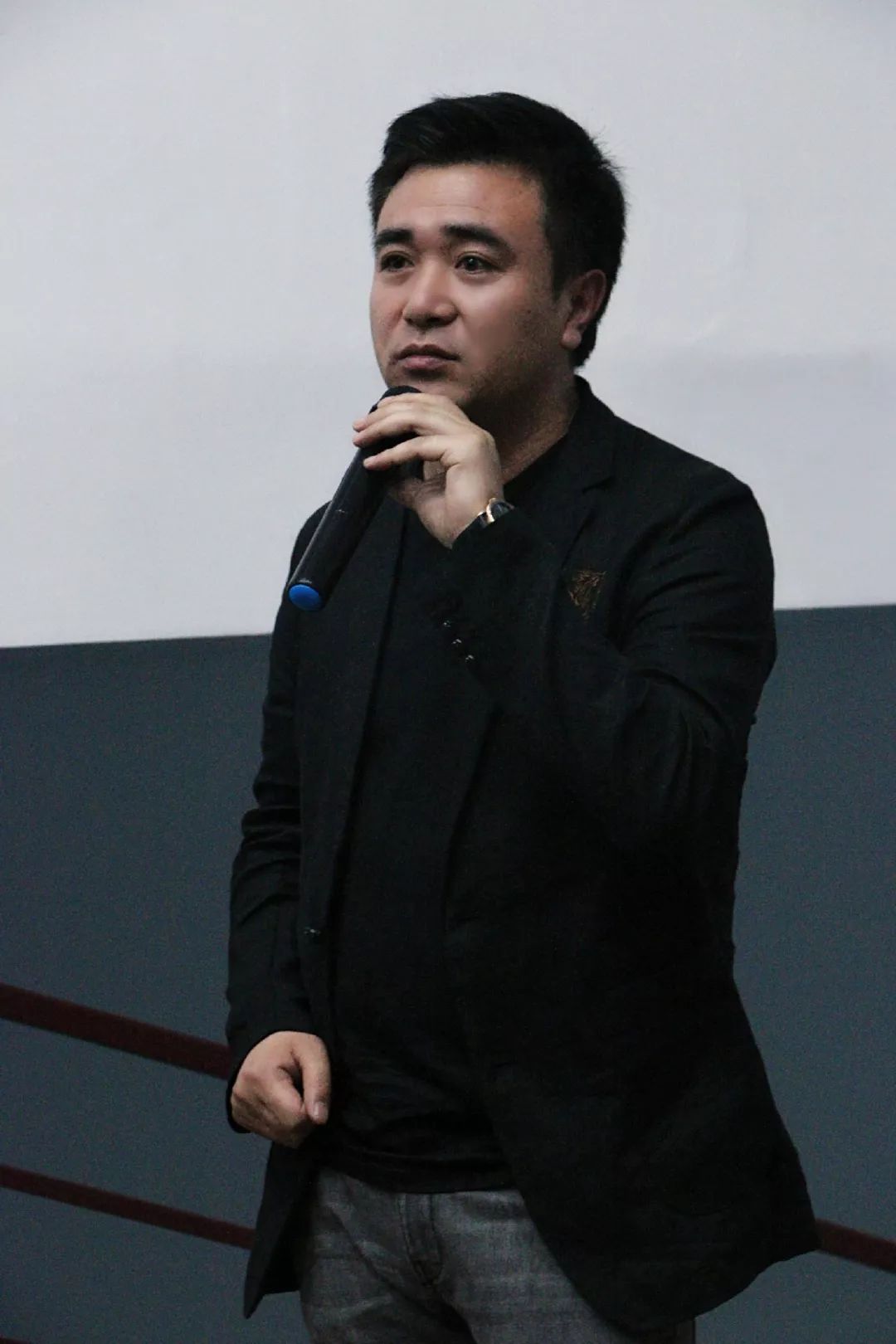 快讯国家一级导演张忠携影片笑里藏刀来传媒学院公映