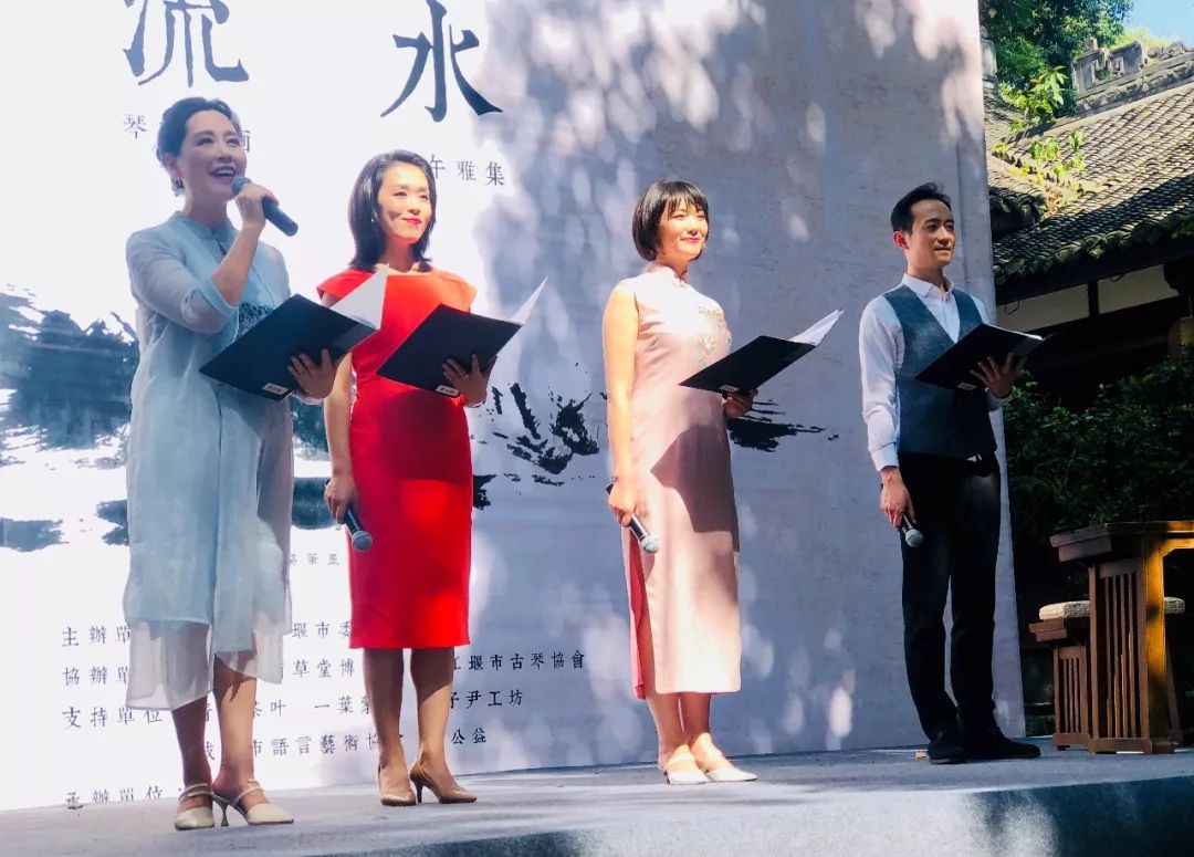 丈人祠西佳气浓,缘云拟住最高峰.