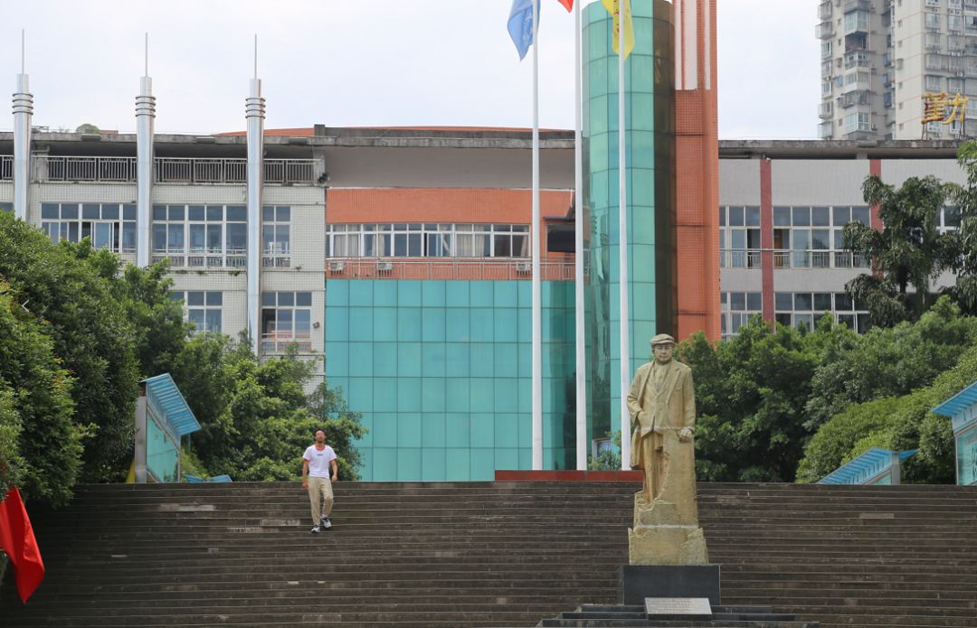广安中学考场第一位"冲"出考场的考生内心os广安2019高考图鉴高考