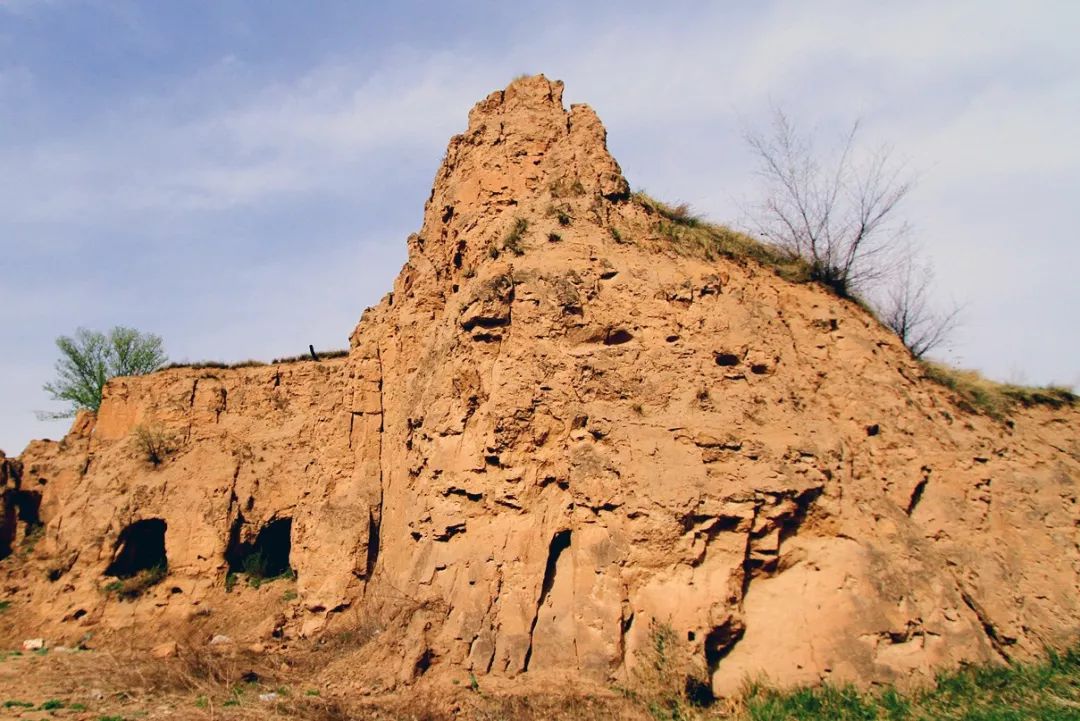 威远墓群(第二批省保)时代:汉地址:右玉县威远镇树儿照村(威远旧城)
