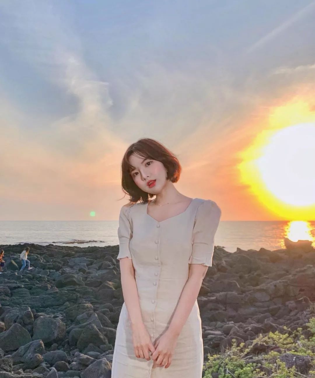 搭配空气刘海短发发型路肩上衣有点小性感脸型肉肉的女生剪短发可爱