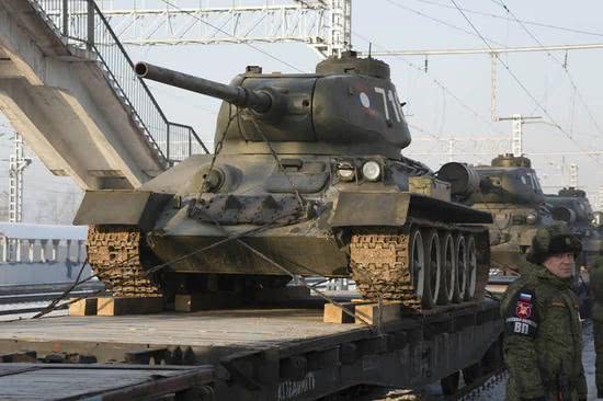 俄罗斯在去年12月中旬,向老挝交付了一批经过翻新改造的t-72b1ms主战