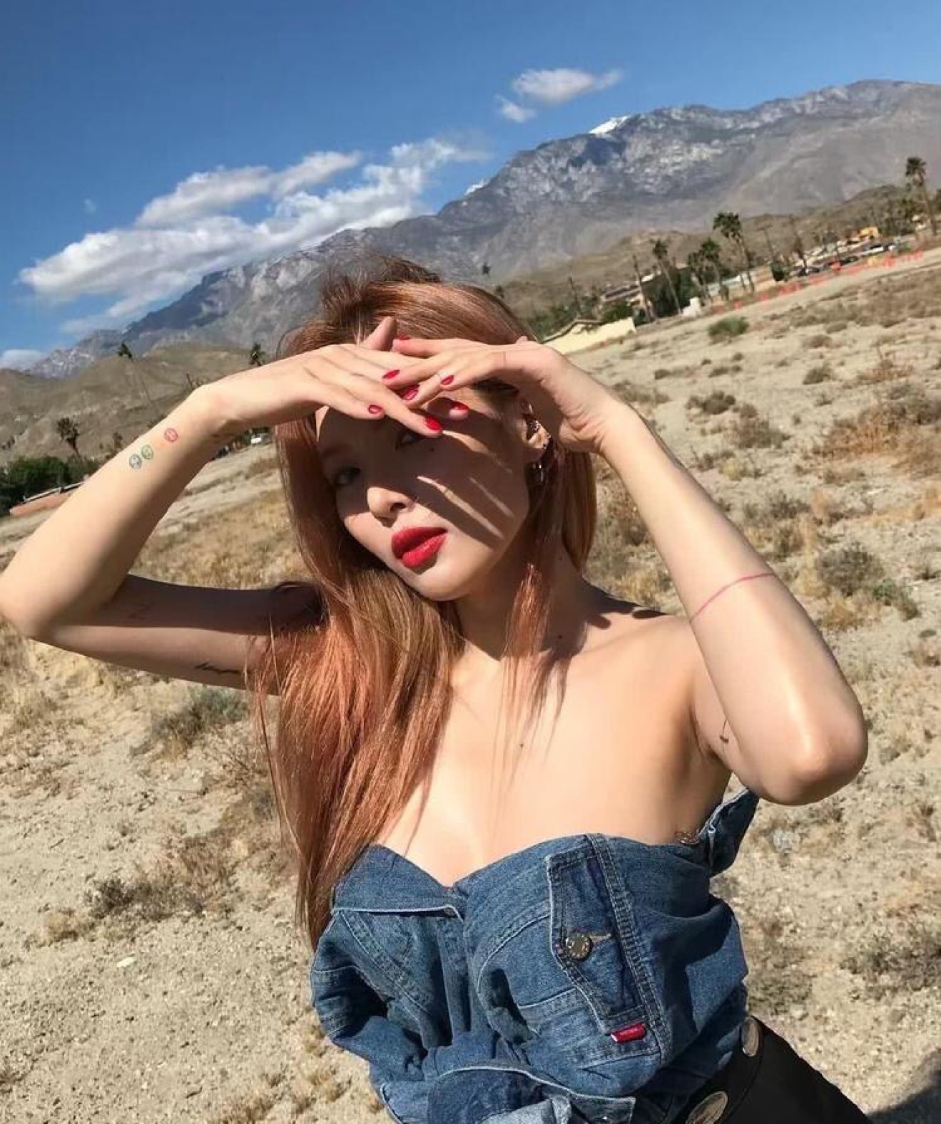 韩国第一御姐金泫雅,穿着抹胸装,性感十足