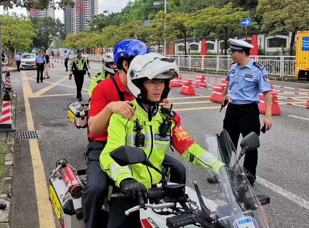 83333333深圳交警图片