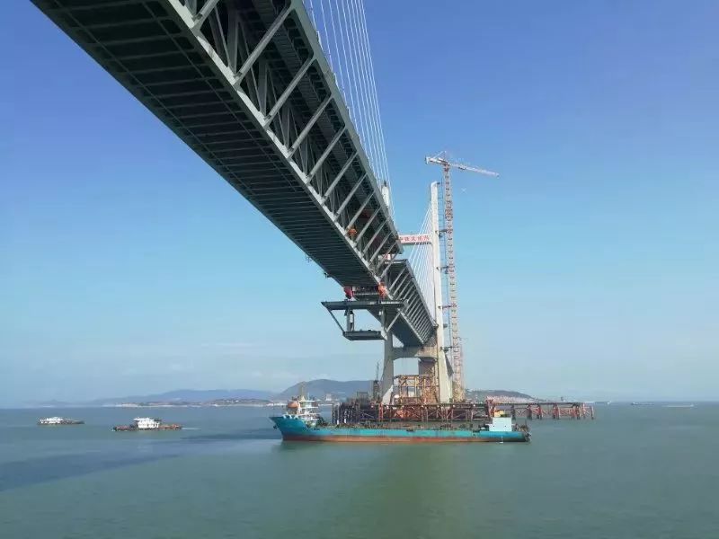 福州海事守护平潭海峡公铁两用大桥主航道桥顺利合龙