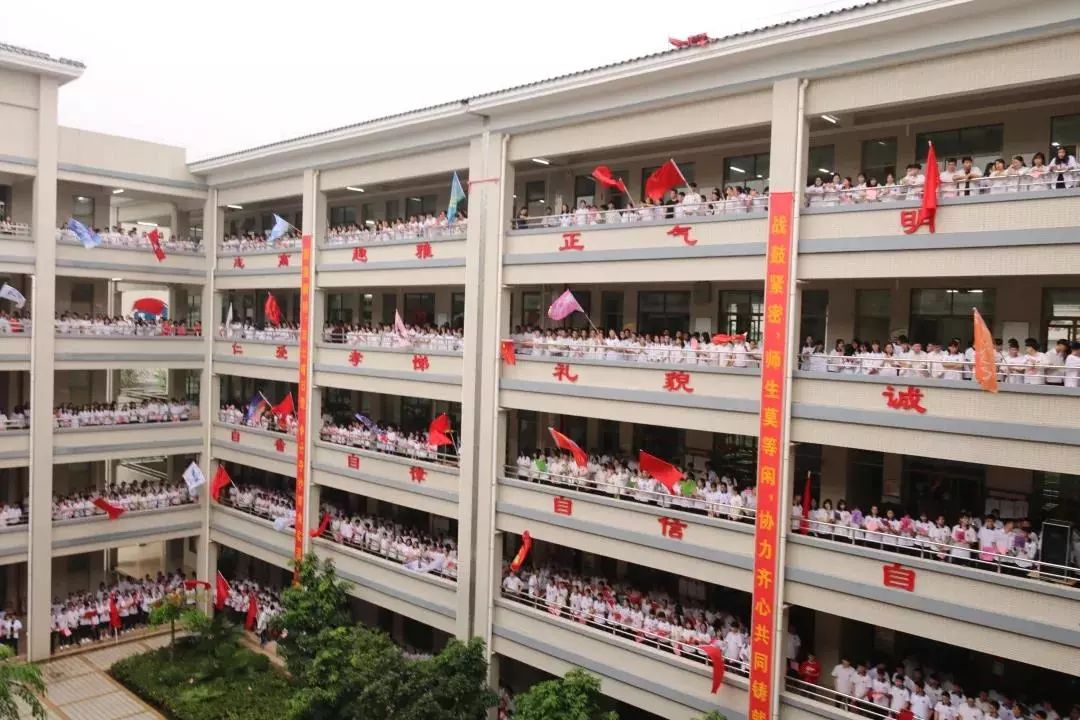 超燃東莞這些學校火了千人聚集堪比演唱會沒看完就淚目了