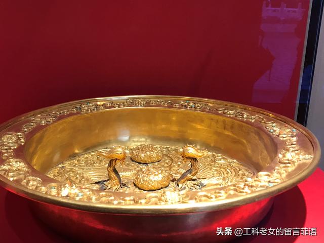 故宫半解之皇后太后卤簿仪仗中洗手用的金盆