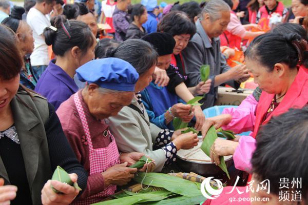 鎮寧環翠街道為搬遷群眾送去首個端午節祝福