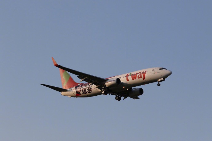 在万里晴空之中自由翱翔专业拍摄师抓拍历代级应援世勋飞机