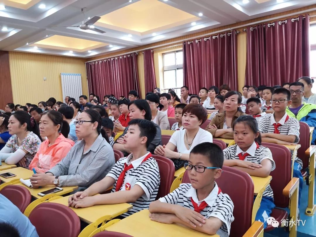 全国爱眼日衡水同瑞眼科医院走进衡水市育才街小学开展近视防控讲座