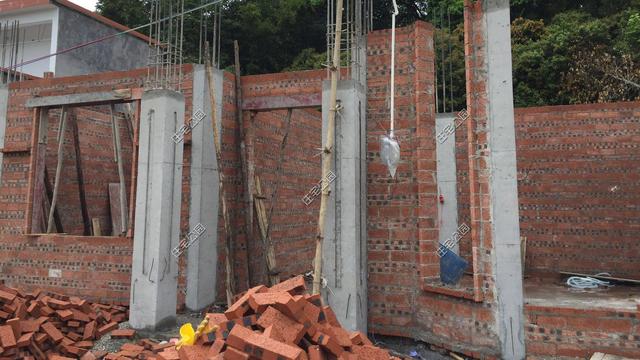 为建这栋农村框架房重砸40吨水泥打基础这房能有多结实