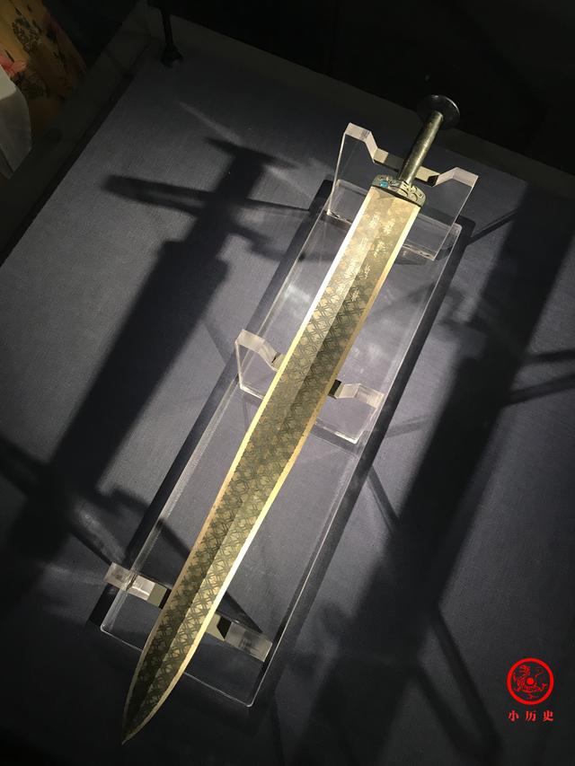 高清照片2500年古剑依然寒气逼人这件酒器与西施有关
