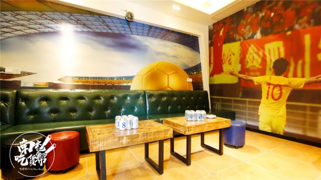 不是问题这家"专属球迷的酒吧"满满的足球主题让你充满归属感肆意呐喊