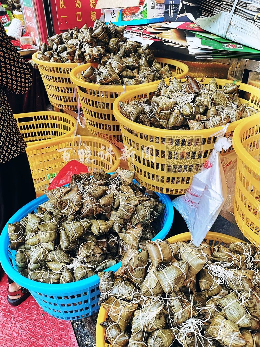 端午佳节市区粽子薄饼爆卖百晓记者现场探访