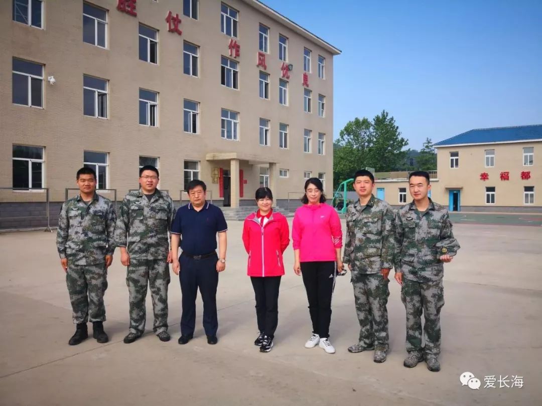 为了让部队的官兵在端午节当天吃上新鲜的粽子,上午8时,长海县红十字