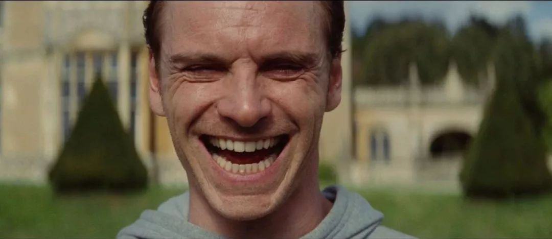 万磁王对人类恩将仇报的行为失望到底,决定带着魔形女自立门户.