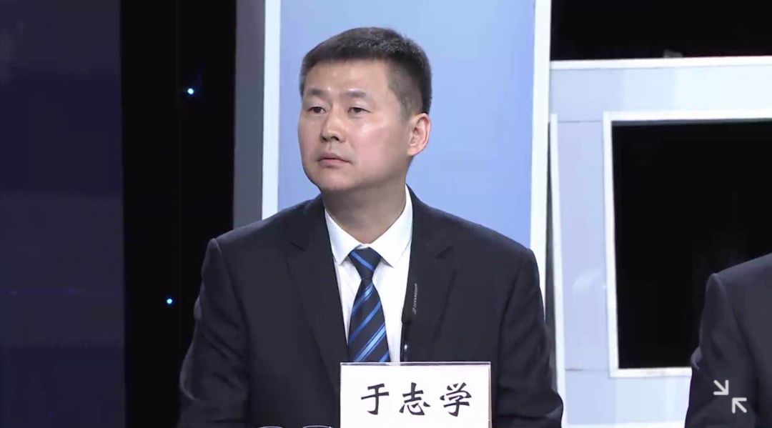 中国铁路哈尔滨局集团有限公司党委委员,董事,副总经理 于志学 登上了