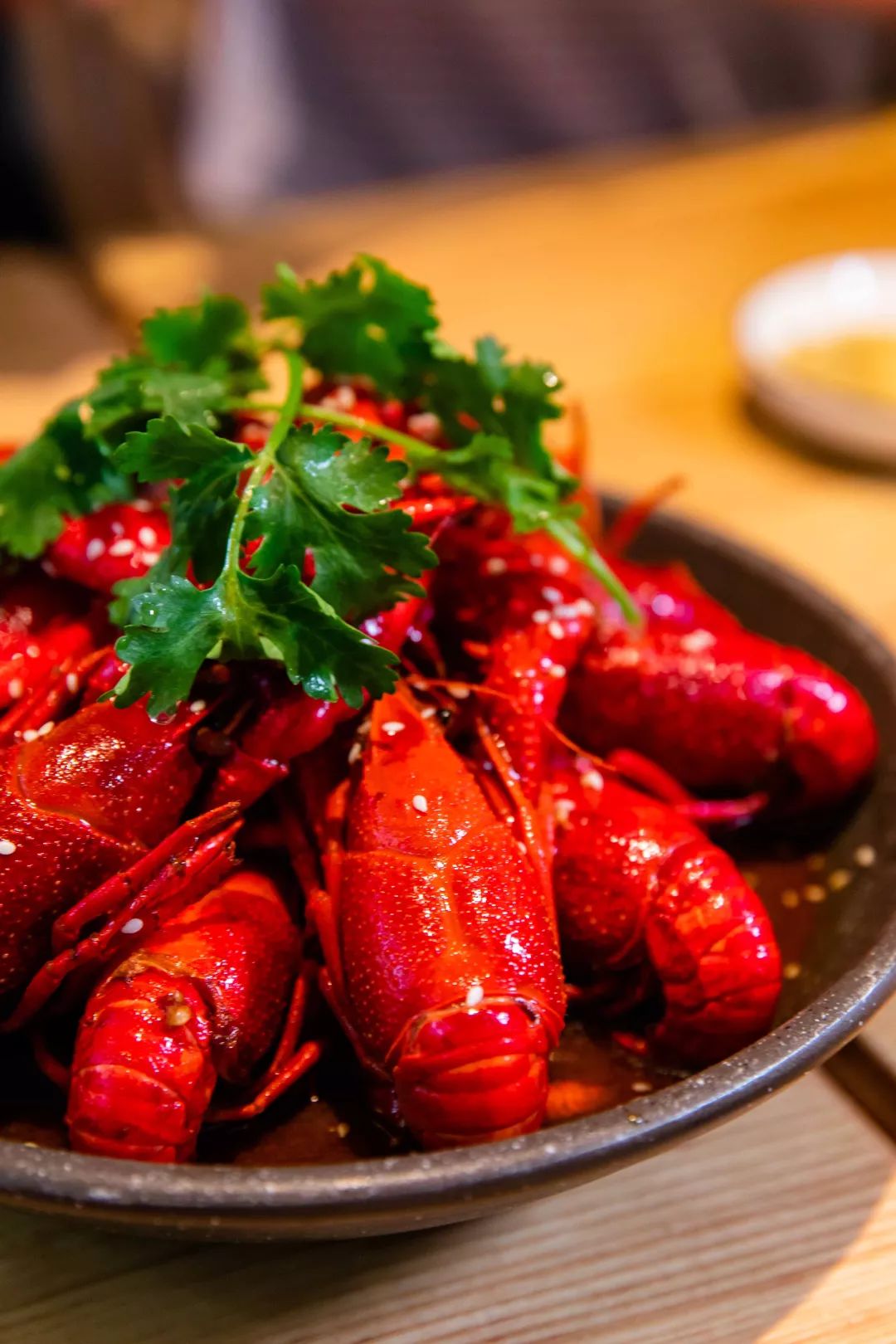 夜宵圣地人均30吃到巴掌大的小龙虾好吃到狼吞虎咽