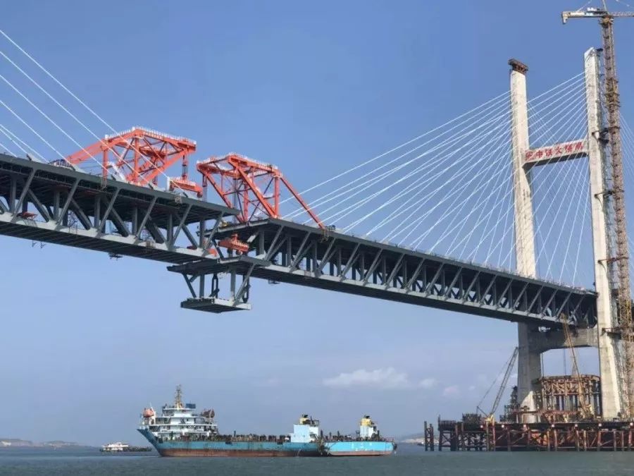 福州海事守护平潭海峡公铁两用大桥主航道桥顺利合龙
