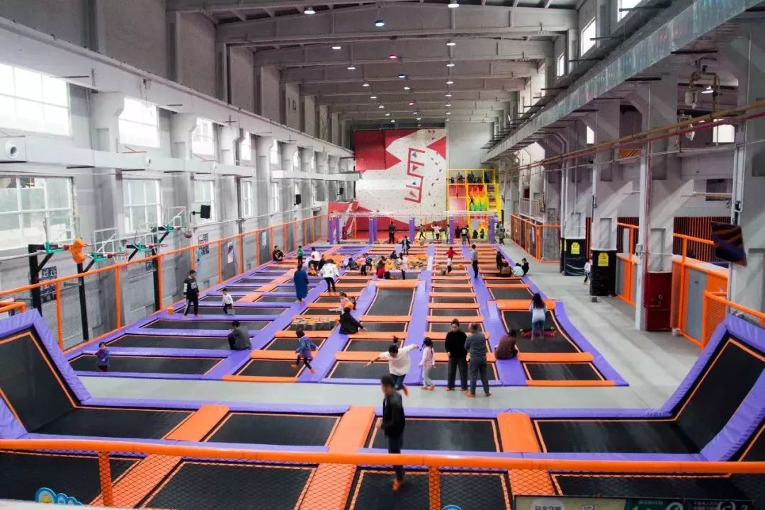 端午节长治这里人山人海,原来竟然是._蹦床