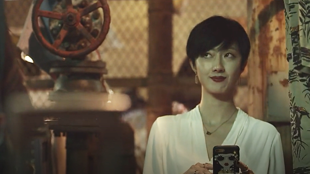 巨额来电这个女孩什么来头一上来就引起了阿芳的注意