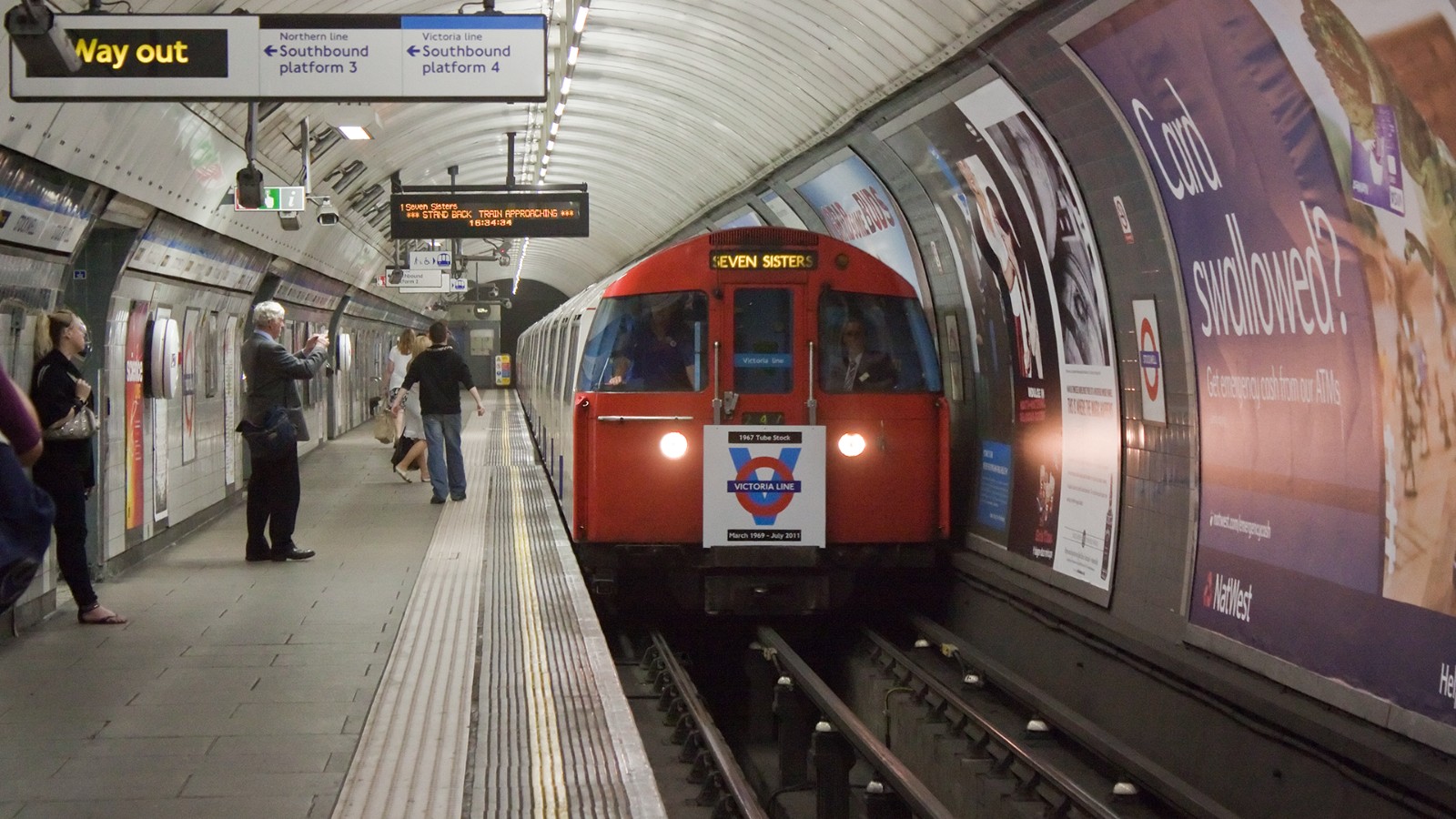 伦敦地铁黑线图片