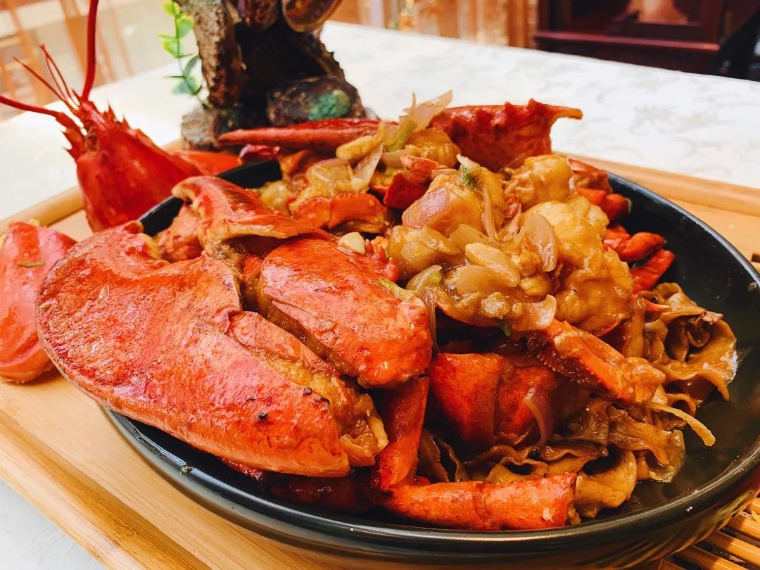 葱油焗龙虾5.三十年陈皮蒸东星4.白切田园鸡3.金汤海味鱼茸羹2.