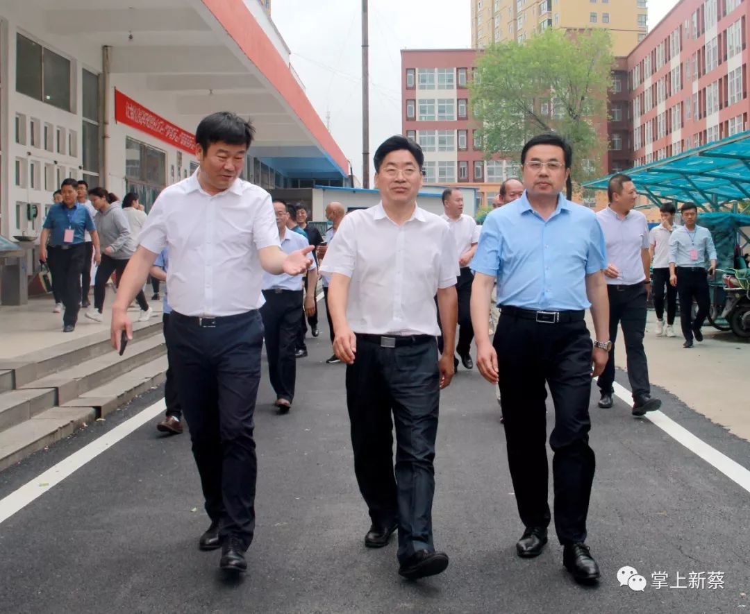 6月6日上午,县委副书记,县长申保卫在新蔡考区副主任,教育局局长陈曦