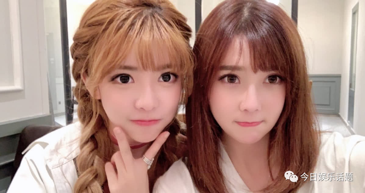 lpl女主持穿超短裙采访lgd全队不敢看地板太亮也不好