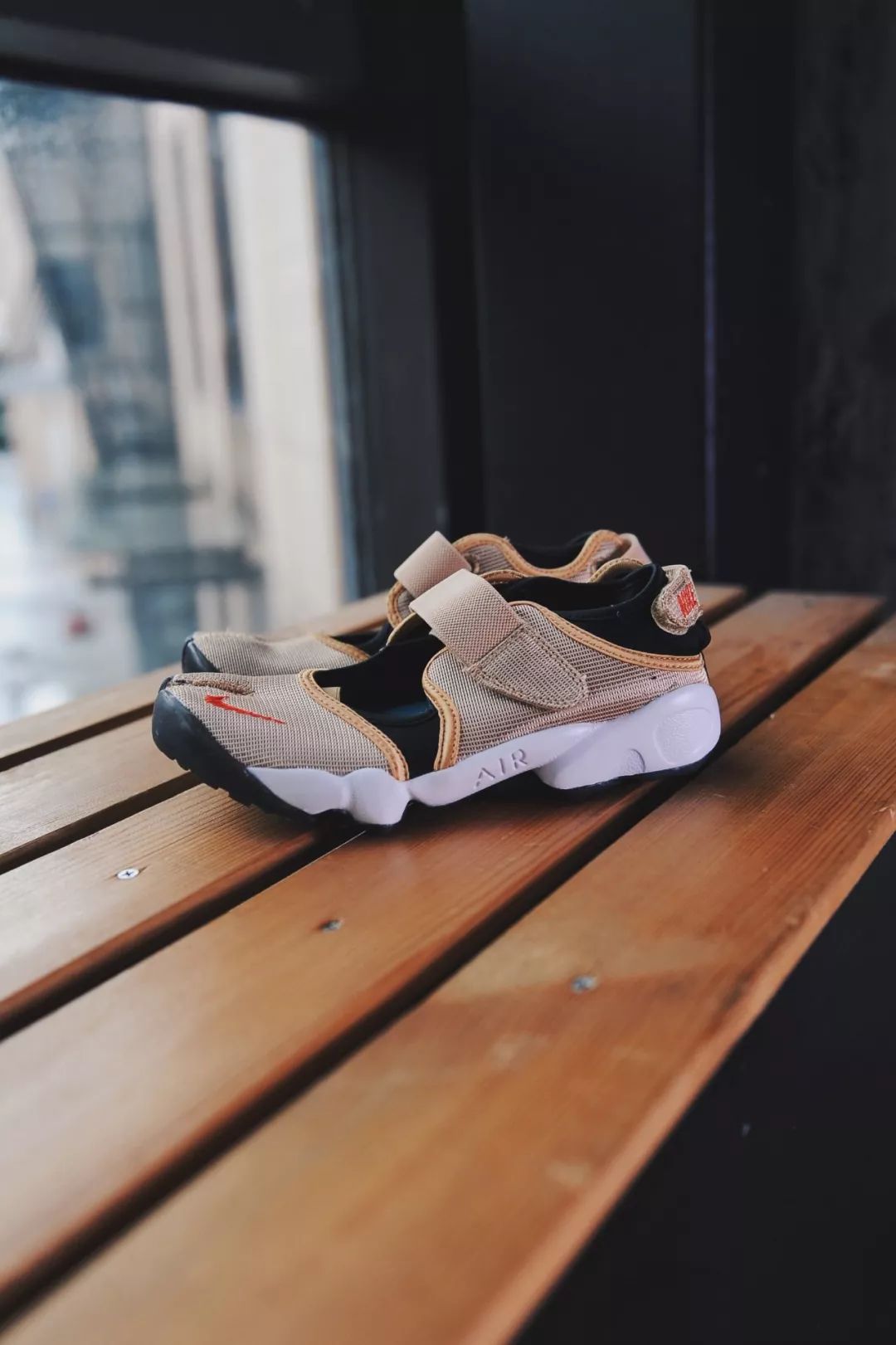 nike 在自然运动鞋款领域的冒险 · wmns nike air rift pack