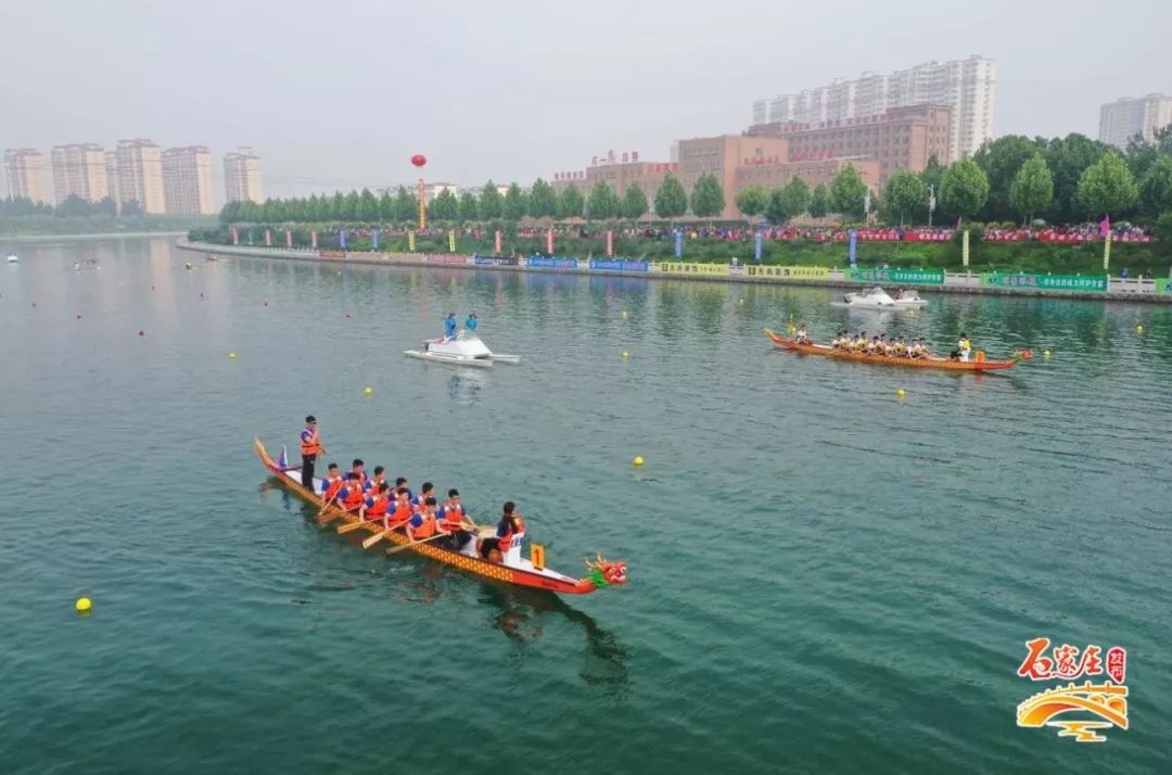 据了解,本次龙舟文化节赛龙舟活动,是石家庄市首次组织的大型水上群众