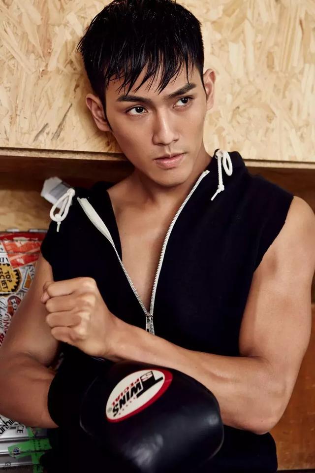 为儿子淡出娱乐圈,这位65岁港星"驻颜有术",气质赢过当红小花