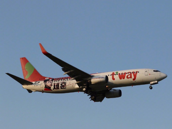 在万里晴空之中自由翱翔专业拍摄师抓拍历代级应援世勋飞机