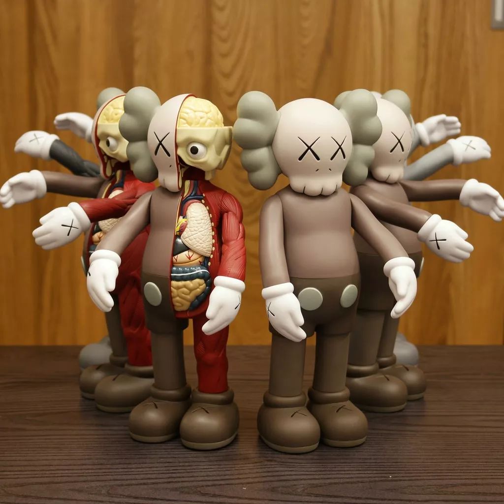 你以为只有中国人在抢优衣库kaws联名款法兰西人民也开战啦