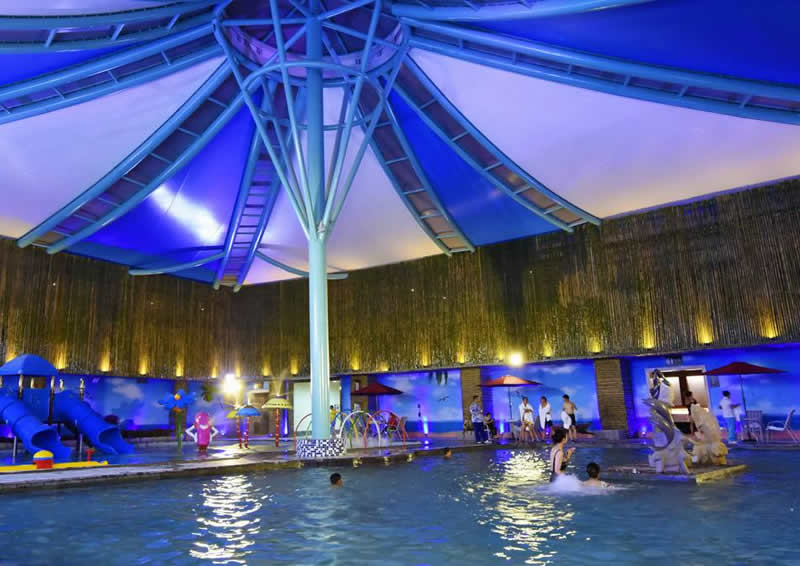 万福温泉门票包含儿童水上乐园,游泳池,60余个泡池,干蒸,湿蒸,健身房