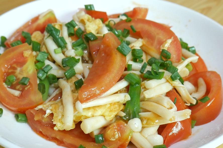 白玉菇炒西红柿做法简单易学还有营养赶快试一试