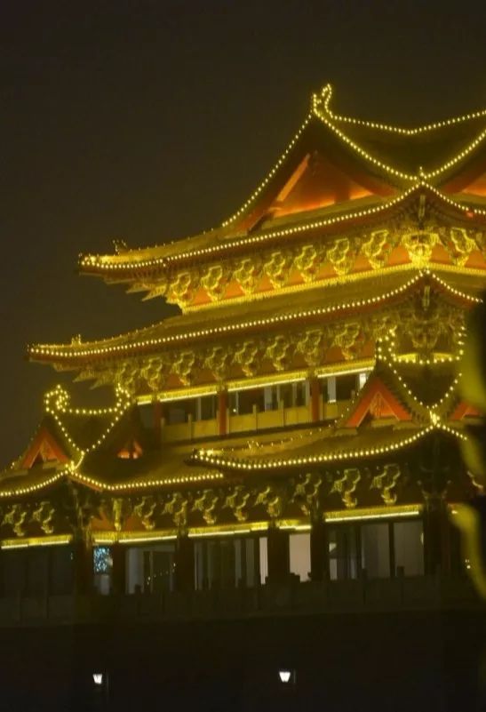 会仙楼 61 槲坠不正是集锦桥的风格咸香与清甜融合的叉烧粽华灯初上