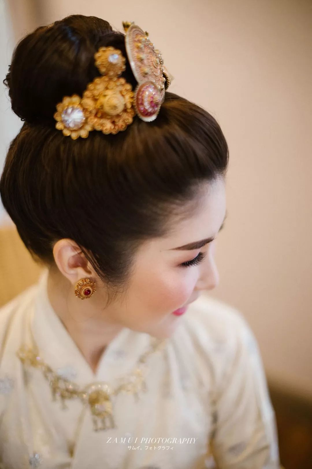 最新傣族婚礼服装照