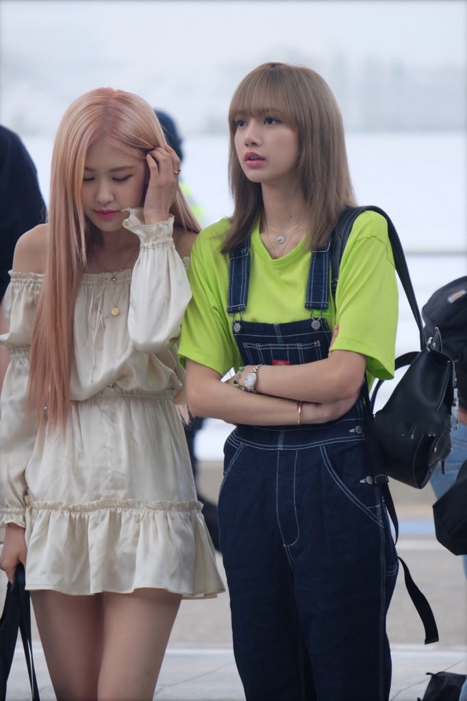 blackpink机场现身穿衣风格超亮眼四人四色太绝了