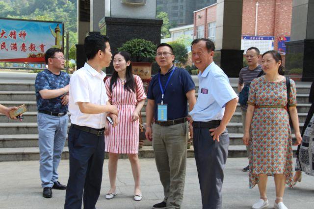 【教育动态】开发区·铁山区教育局副局长李福典一行到铁山一中慰问