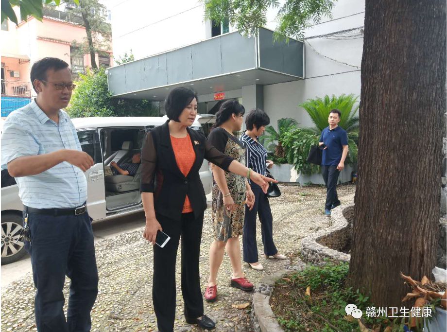 6月6日,市民政局党组书记,局长黄丽红到局属单位现场部署创卫迎检工作