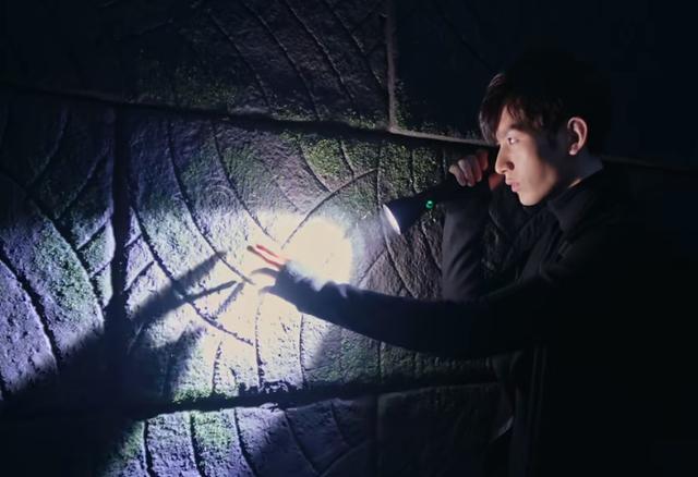 怒海潜沙虽贴近原著但画面太黑费眼睛另有四处细节处理欠佳